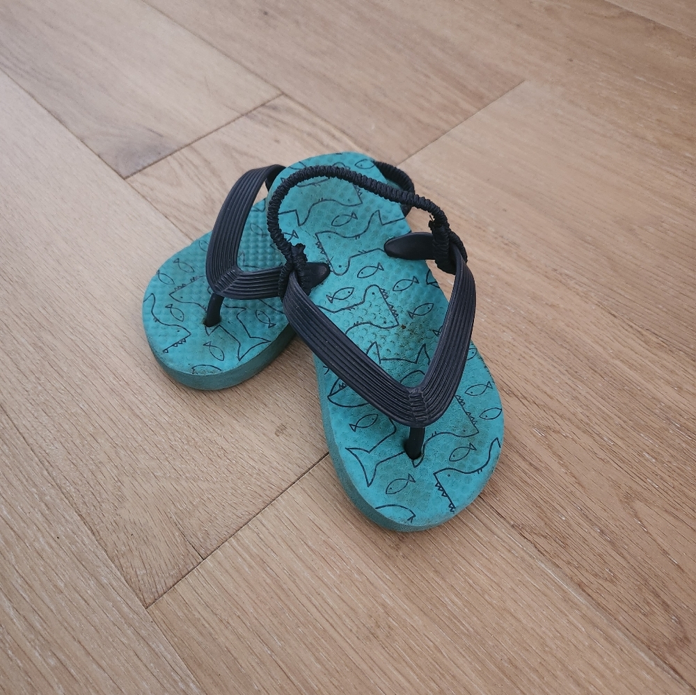 OLD NAVY | Shark sandals with heel strap